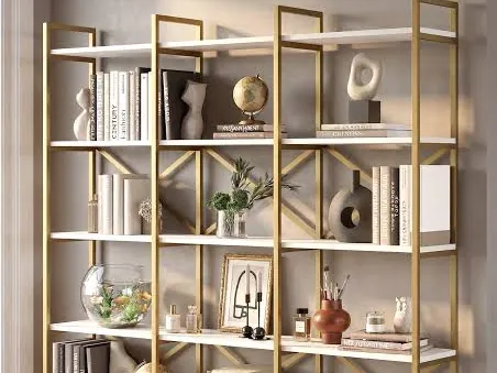 Altın renkli metal çerçeve ve beyaz raflarla ölçüye özel tasarlanmış kitaplık